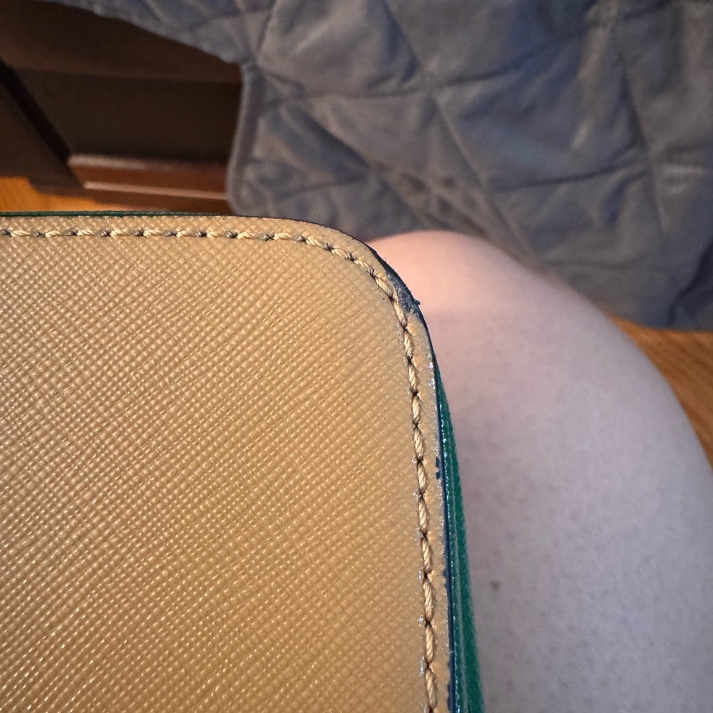Marc Jacobs Stylish Cream and Black Crossbody Bag - Picture 13 of 14